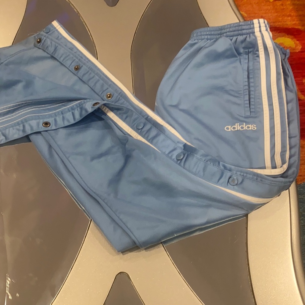 Gently used track Adidas pant 🔥🔥🔥🔥